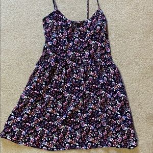 EXPRESS FLORAL DRESS WITH ADJUSTABLE STRAPS